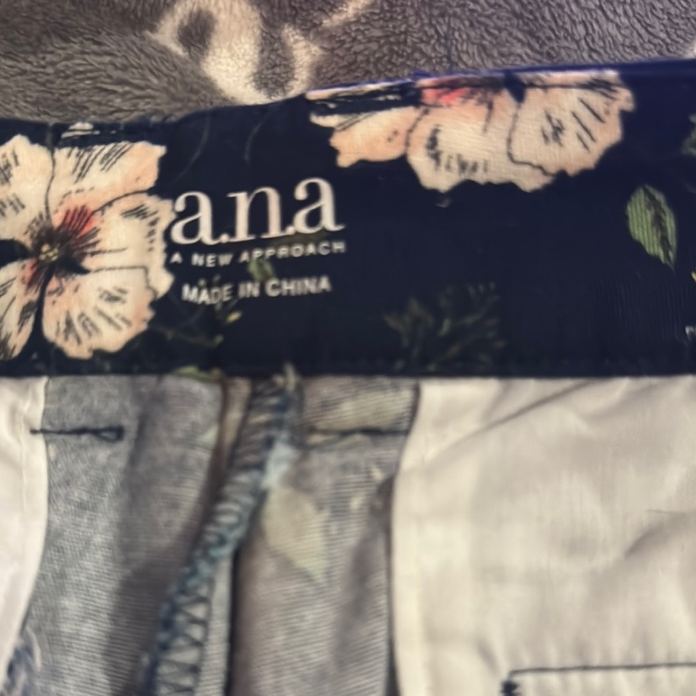 Floral Women's Shorts - Picture 3 of 6